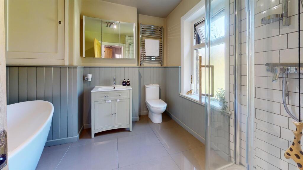 Brooklands-Terrace-Bathroom 1.jpg