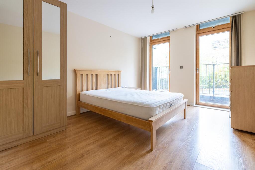 MASTER BEDROOOM .jpg