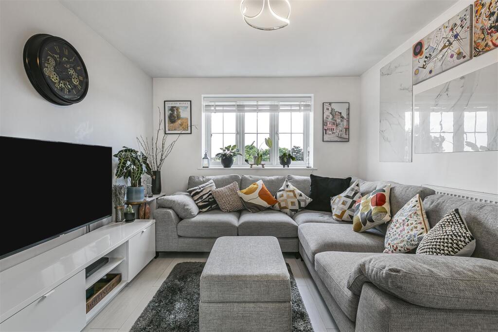 living eaton H1_54356.jpg