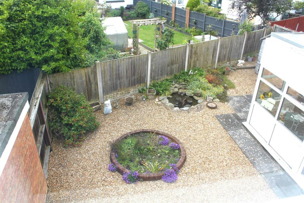 penrhyn beach east 34 Rear Gdn 1.JPG