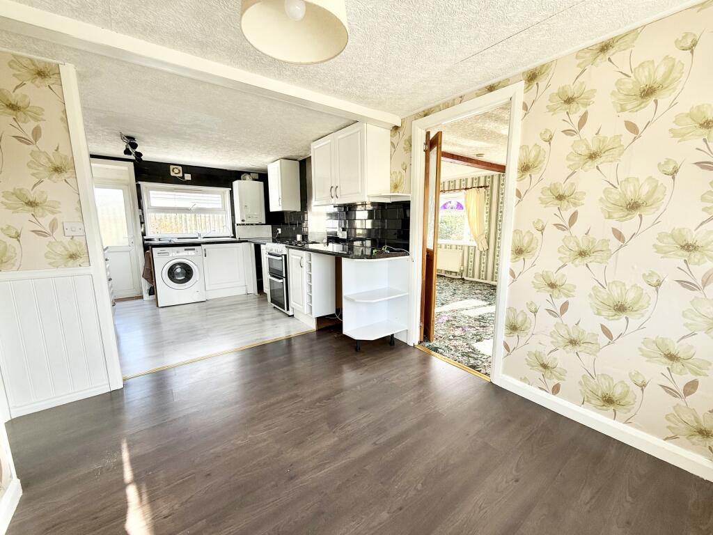 Dining Area (2).jpeg