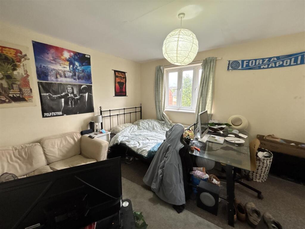 bedroom 5.jpg