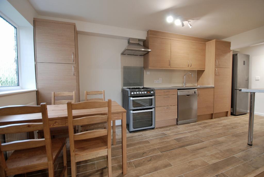 Stylish Fitted Kitchen/Dining Spaces