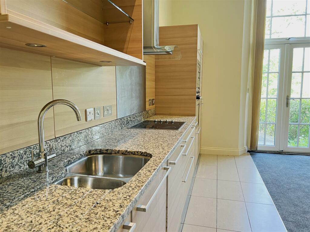 18 - Block of Flats For Sale, Hambrook, Bristol.JP