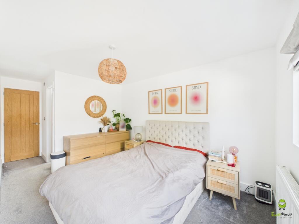  Presented by Nicoleta at EweMove Bexleyheath and 