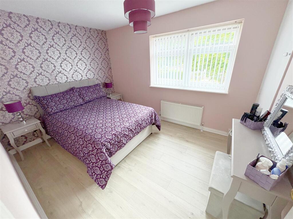 Bedroom One(2).jpg