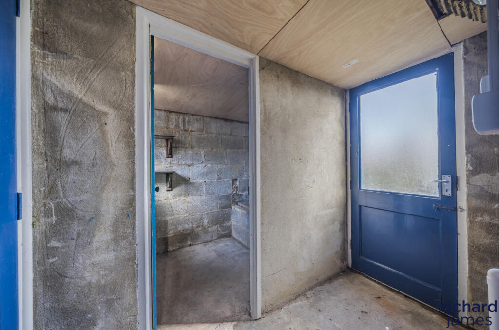 b60dd240-0555-490...