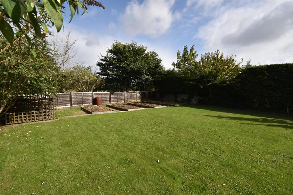 Rear Gardens..JPG