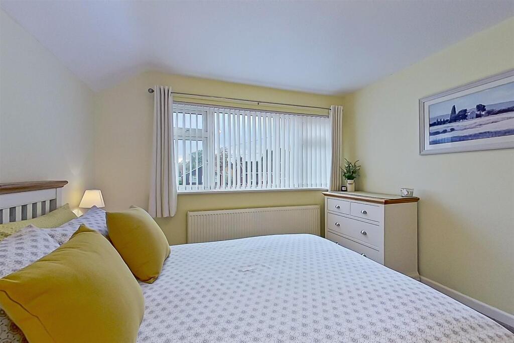 19. 19 Heath Croft Road inside-23 (Large).jpg