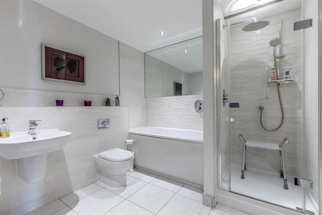 Parrys Lane, Stoke Bishop Bathroom.jpg