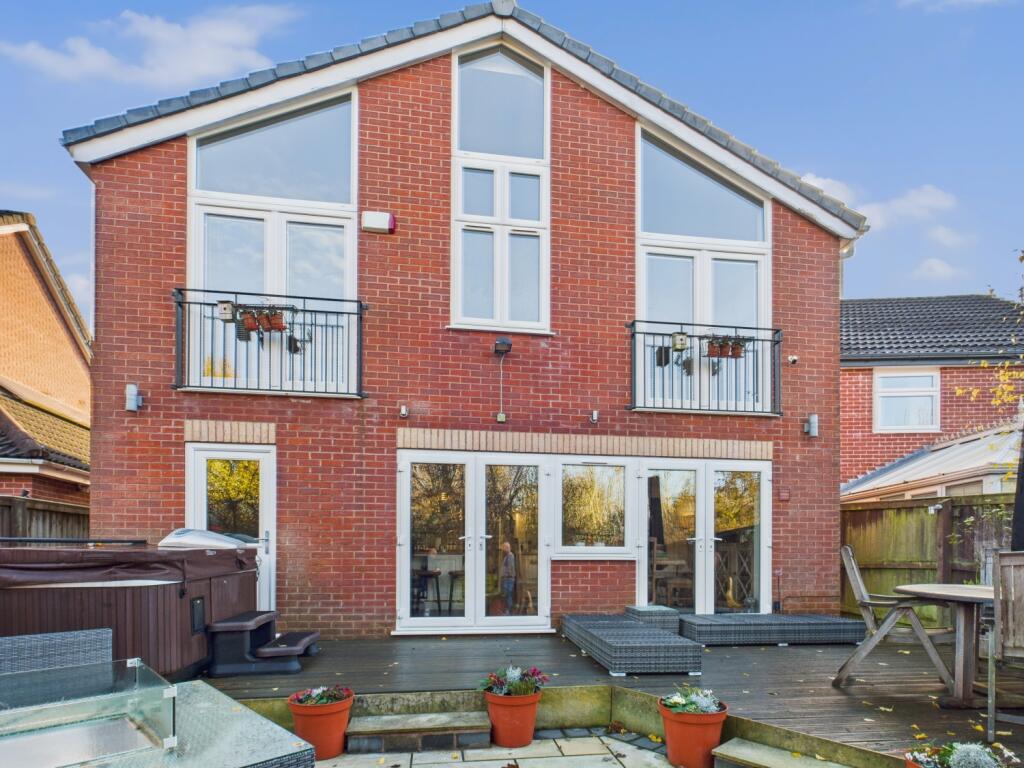 CAM03729G0-PR0188-STILL020