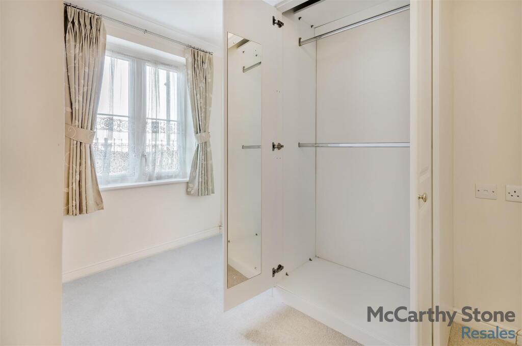8673356-interior07.jpg