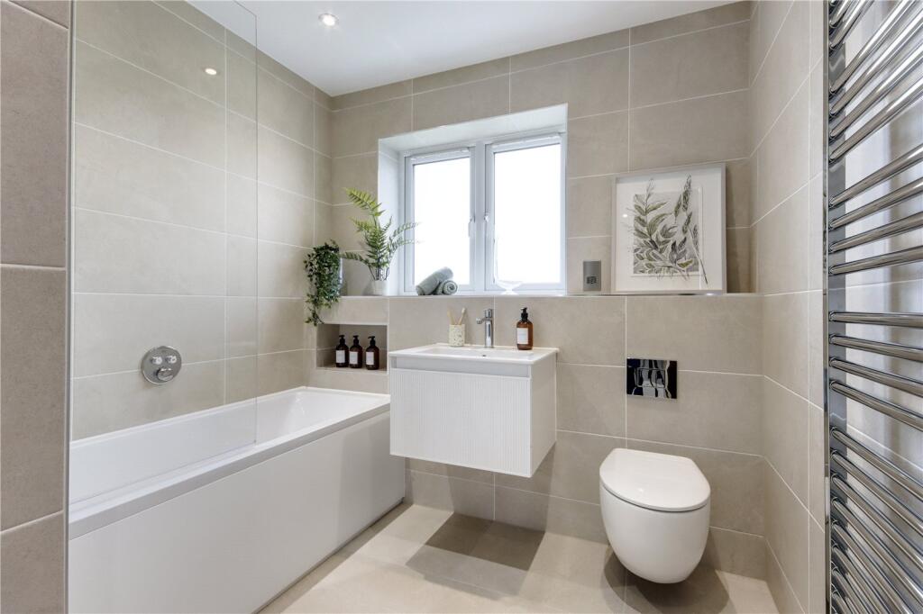 Plot 19 Bathroom