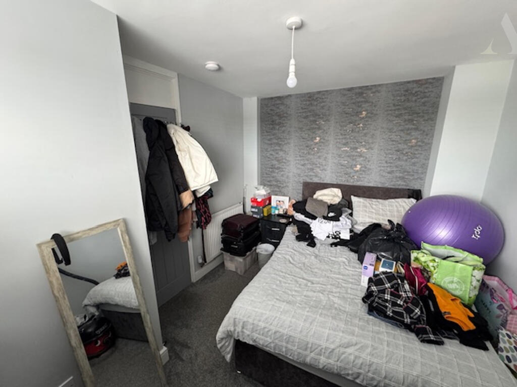 58 Kempson Road bedroom 2