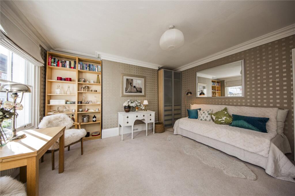 Living Room/Bedroom