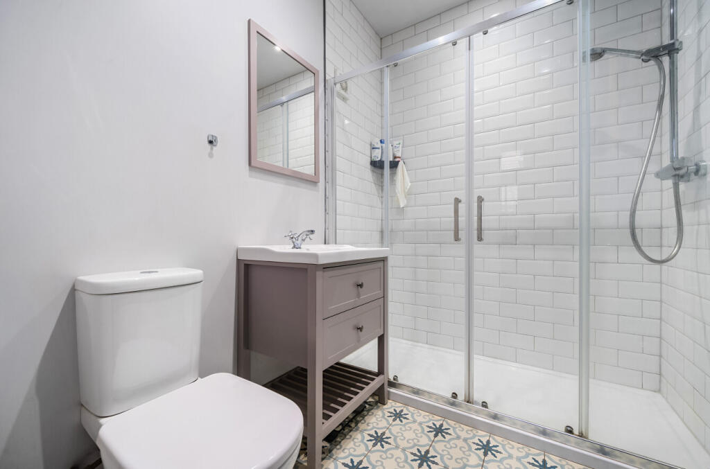 1296551-683041667...