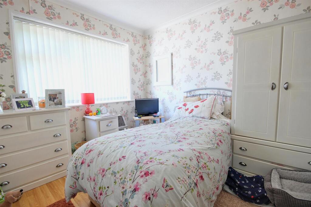 BEDROOM 1 (FRONT)