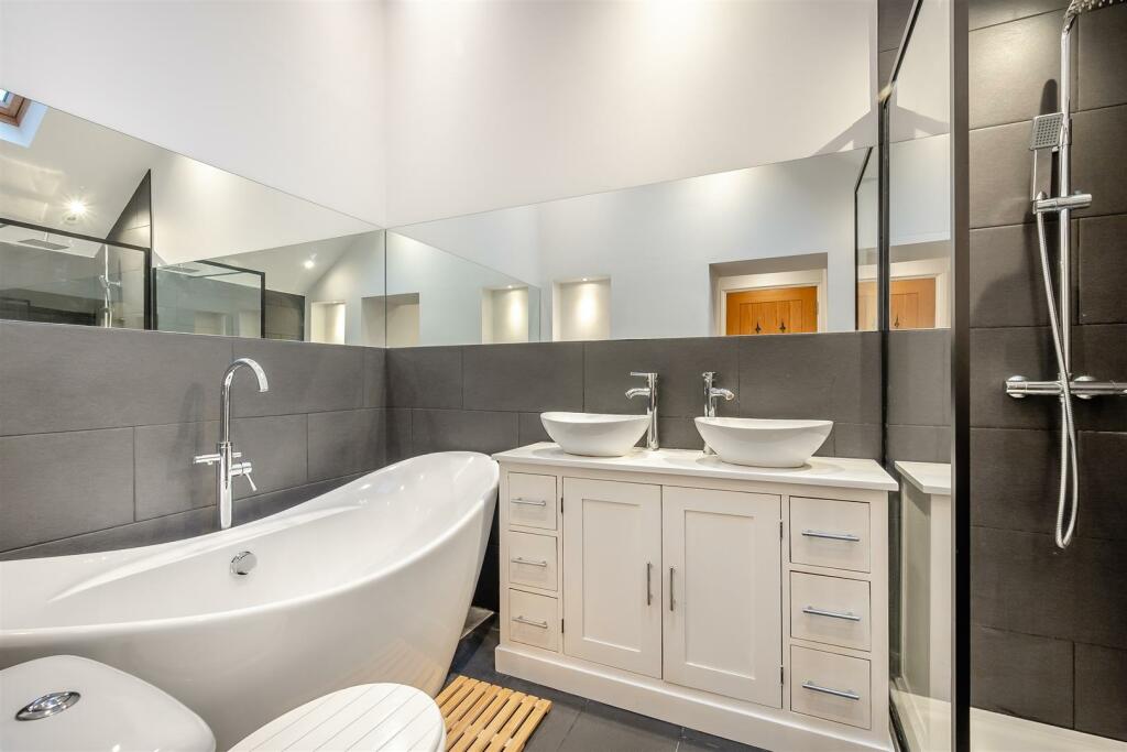 8582263-interior16.jpg