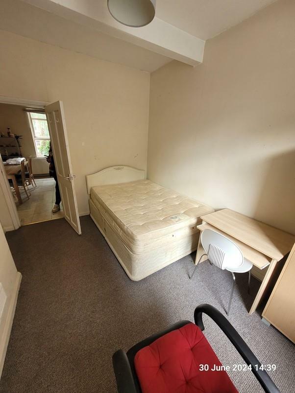 bed1.jpg
