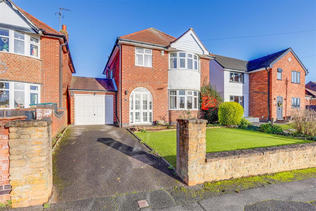 Maple Drive, Nuthall, Nottinghamshire, NG16 1EJ