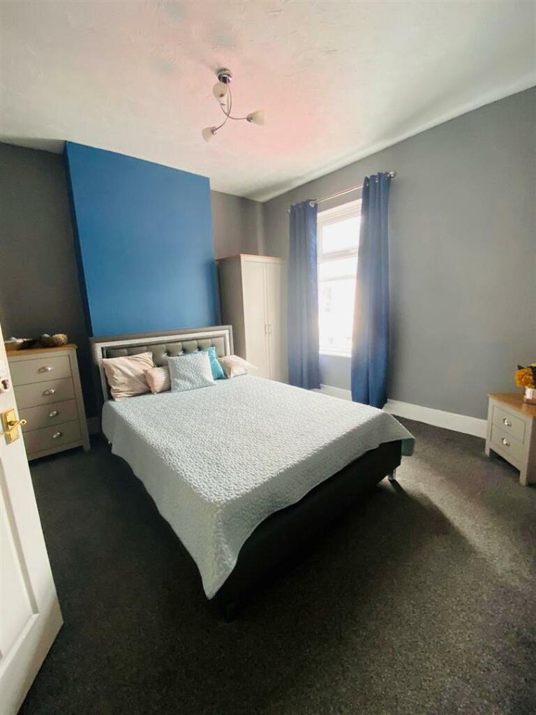 ROOM 2 - 2.jpg