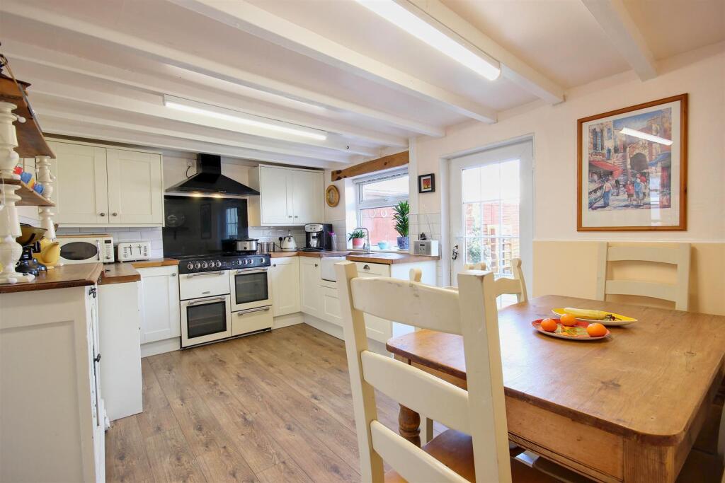 BREAKFAST KITCHEN