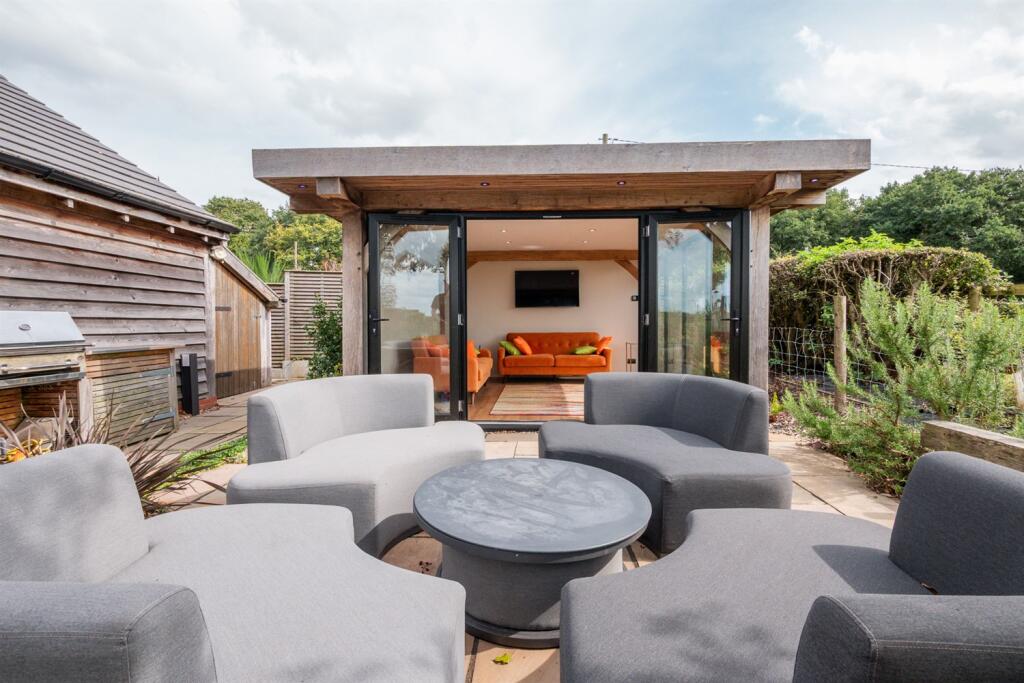 Detached Studio/Home