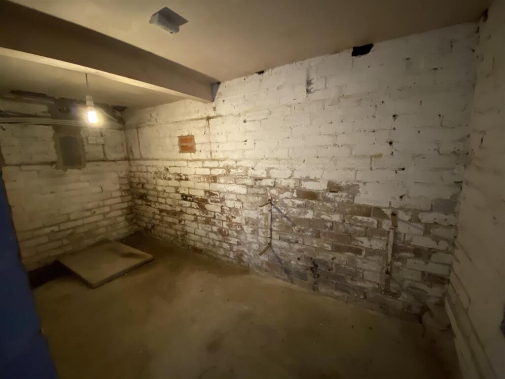 Garage: