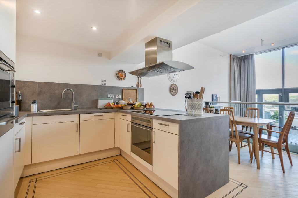 Open plan lounge/dining room/kitchen