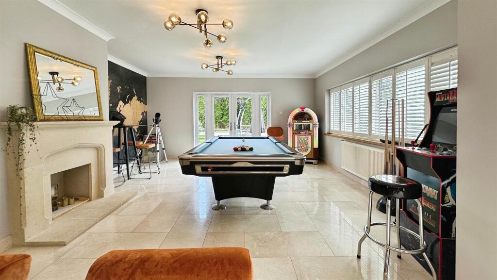 01692900--4B4E-920E-1CC32F821359-46764-00000FF2304