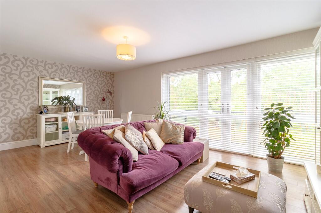 15 west end living r