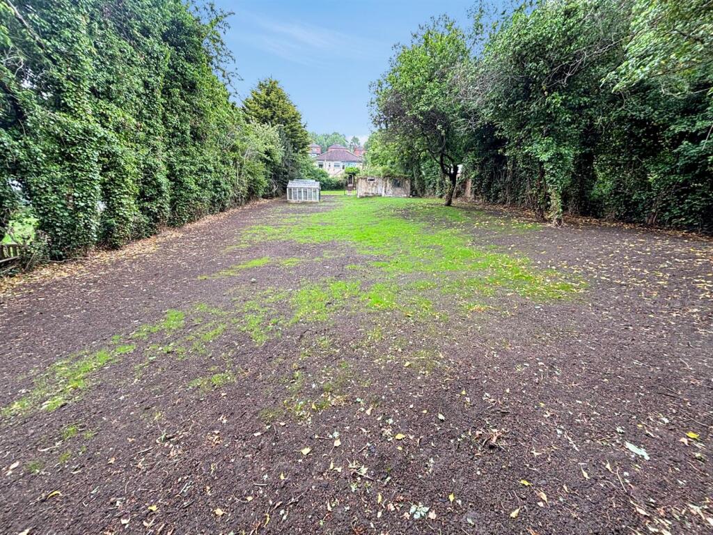 Gardens: Rear