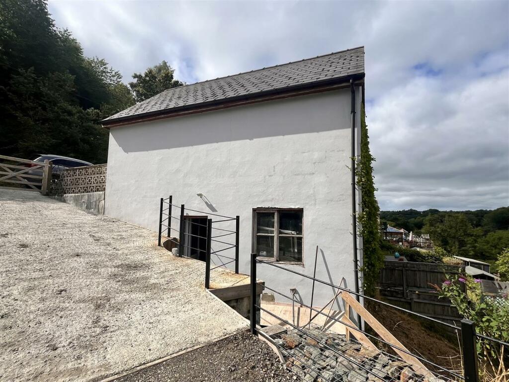 Garage / Out building