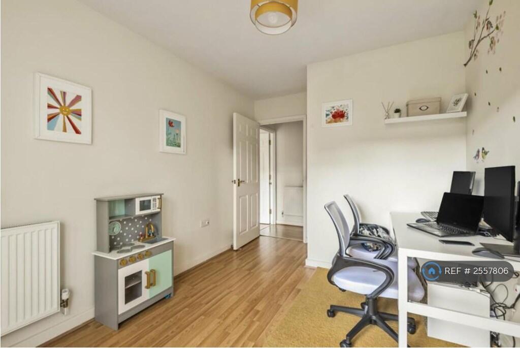 Bedroom / Study
