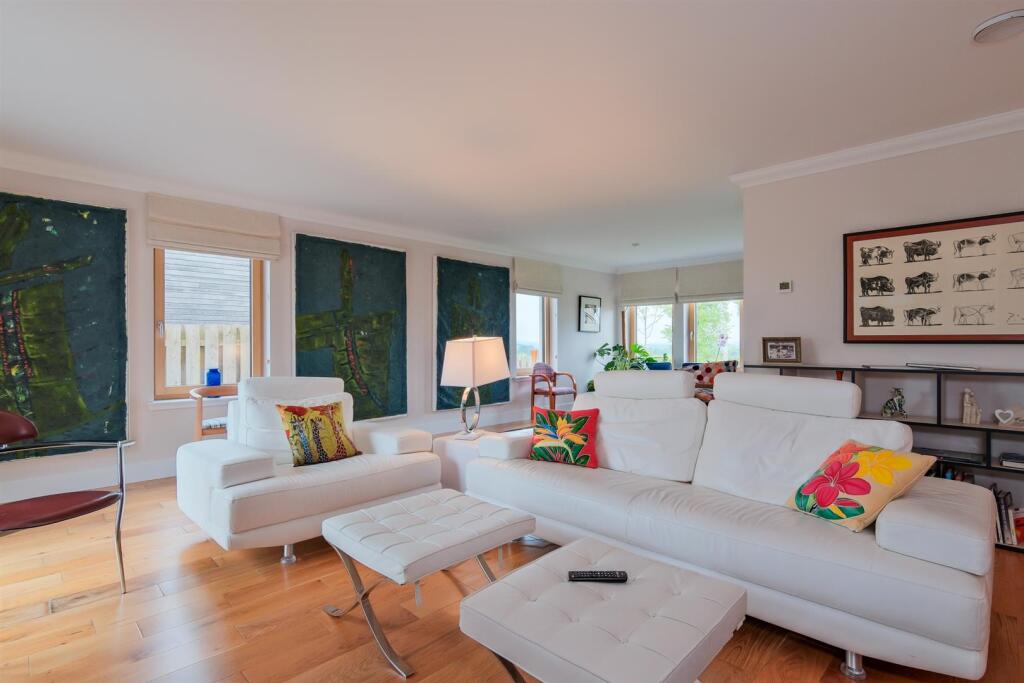 002-15 Cartland Rd, Lanark ML11 7RF.jpg