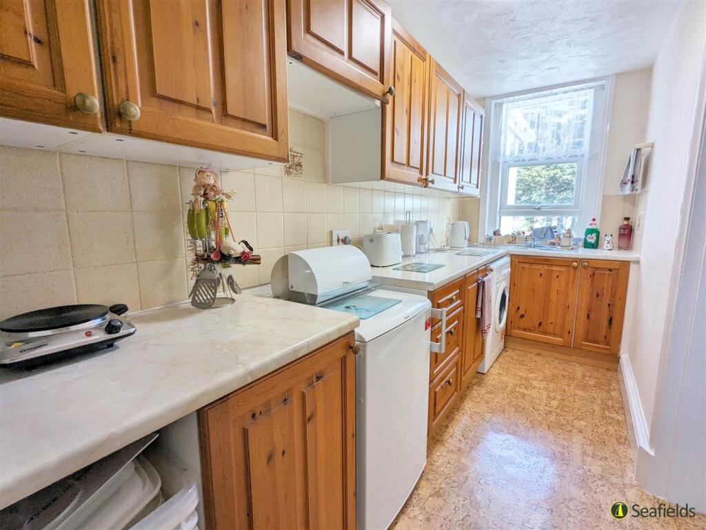 Flat 3 Kitchen.jpg