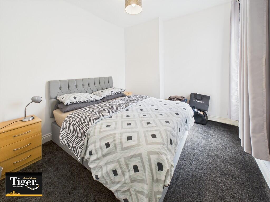 CAM02176G0-PR0564...