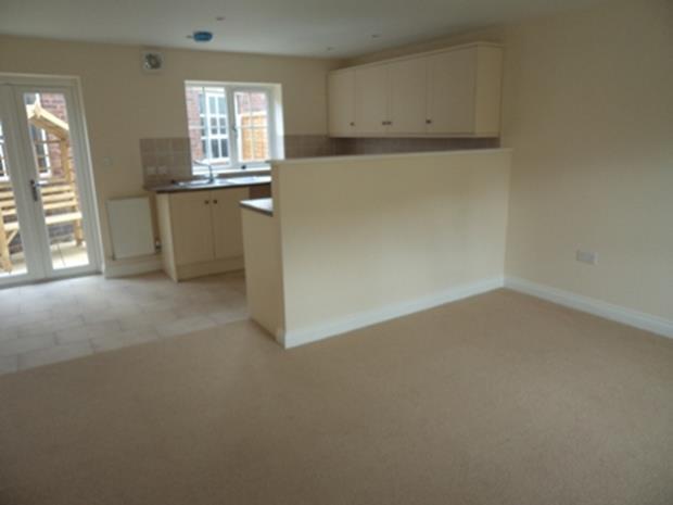 8TheBullCourtyardLounge2