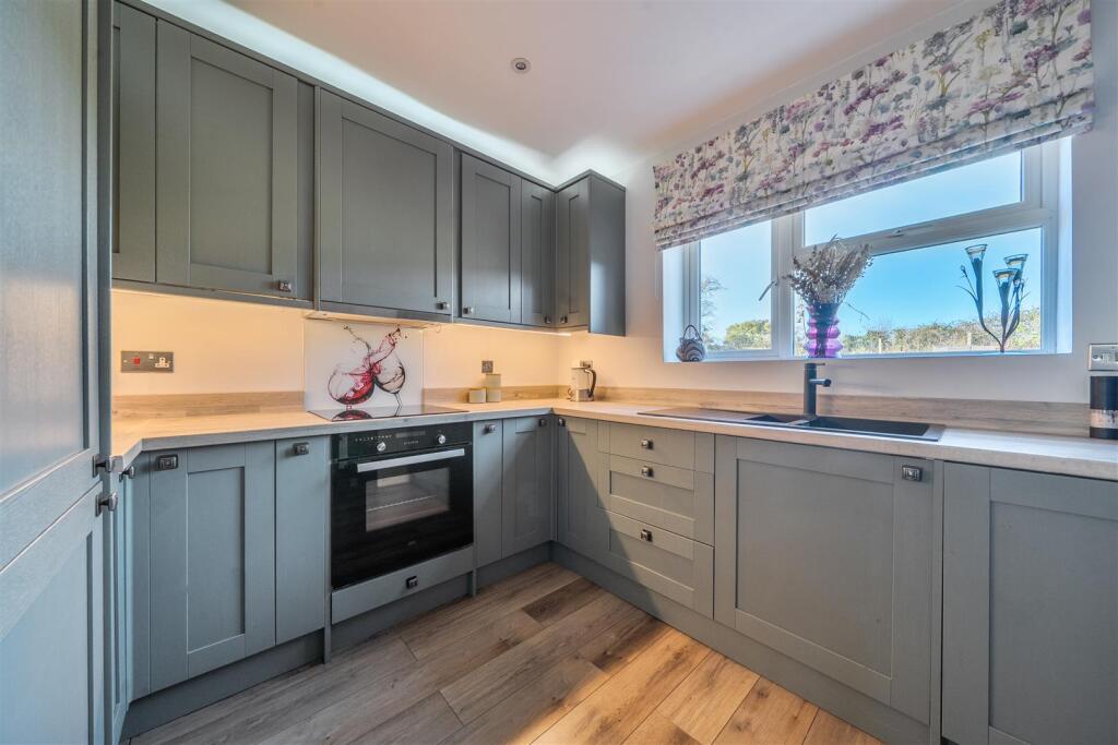 Kitchen (2).jpg