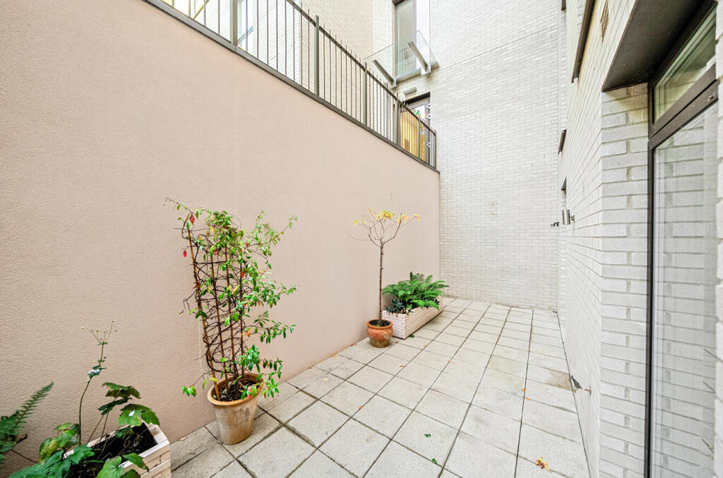 1360104-21-68da5e...