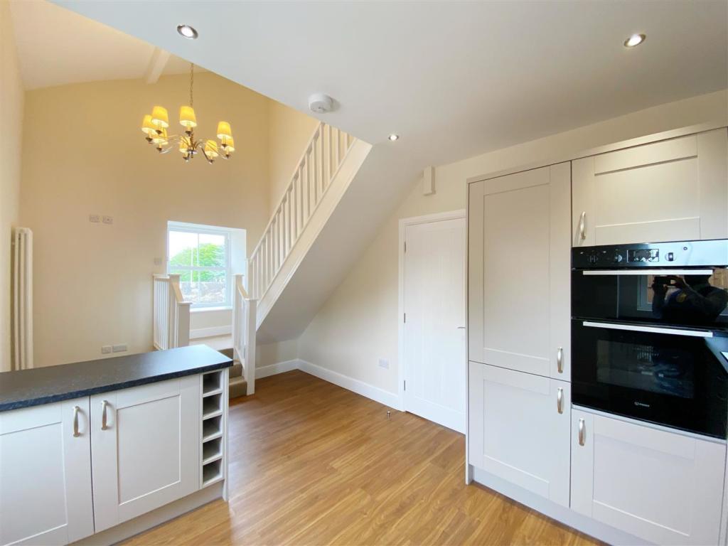 Kitchen 2.jpg