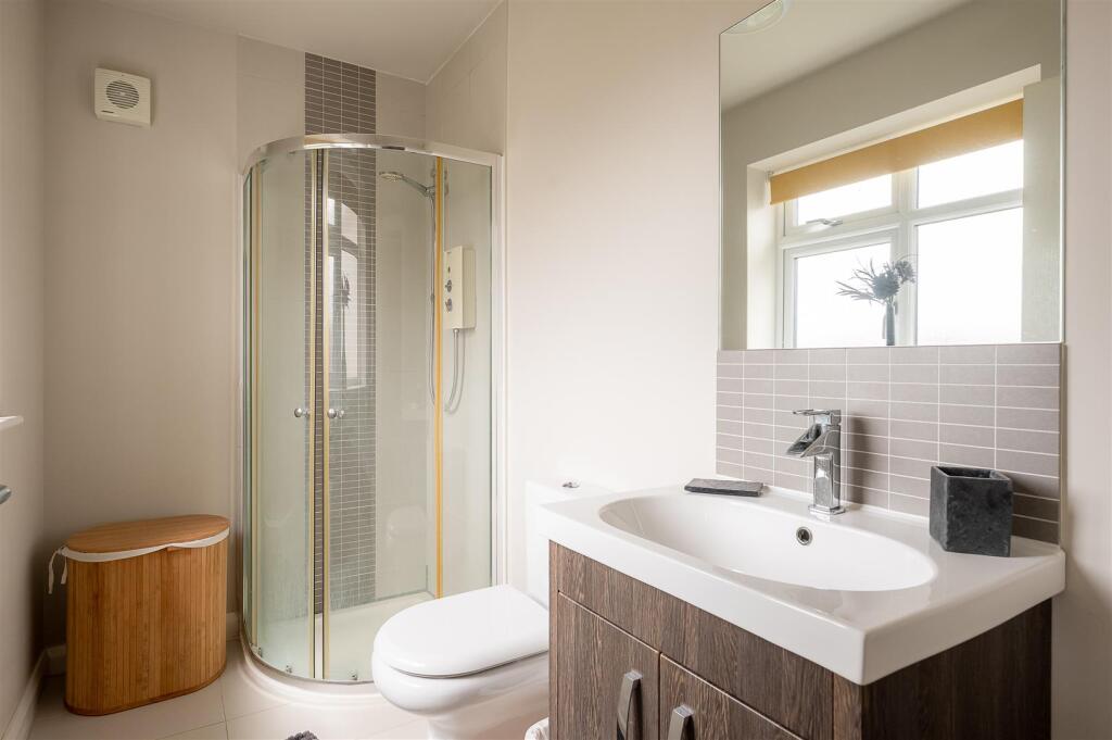 EN SUITE