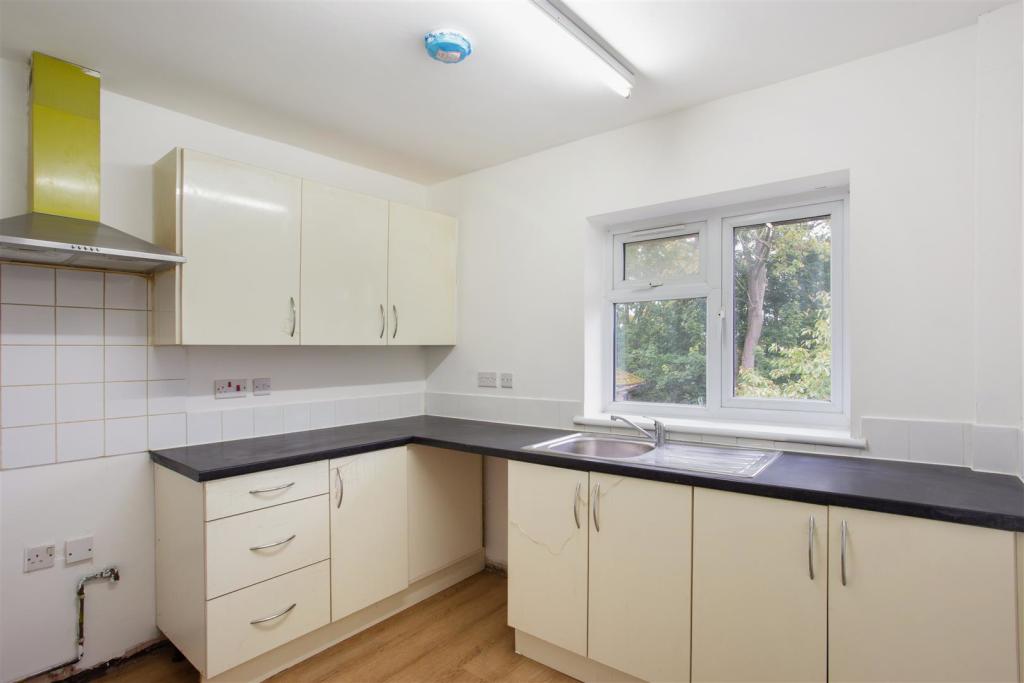 10 Haling Grove, South Croydon London (7).jpg