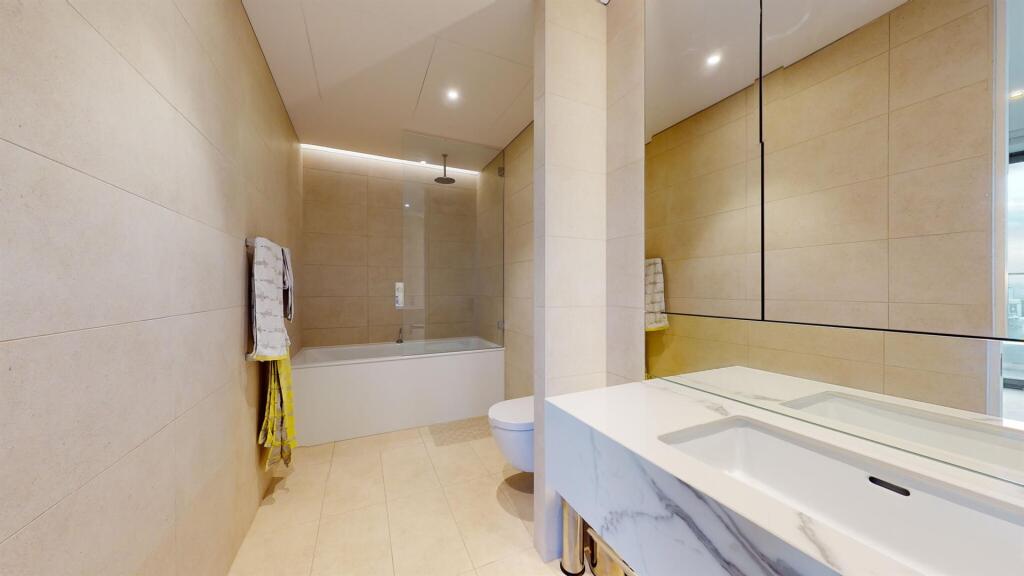 2nd bathroom with bathtub Dining Room for deliciou