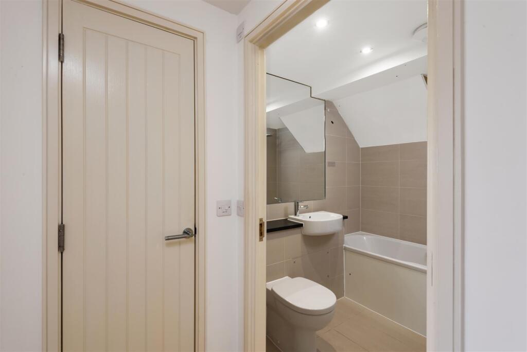 Flat 2 Applewood House_03.jpg