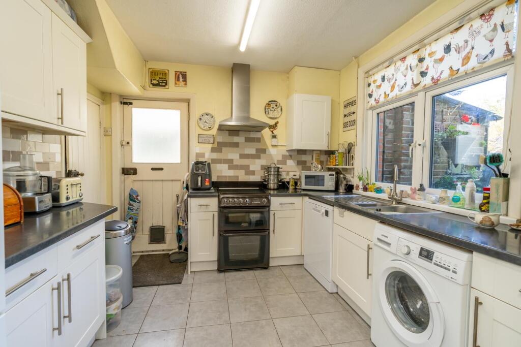 Kitchen (2).jpg