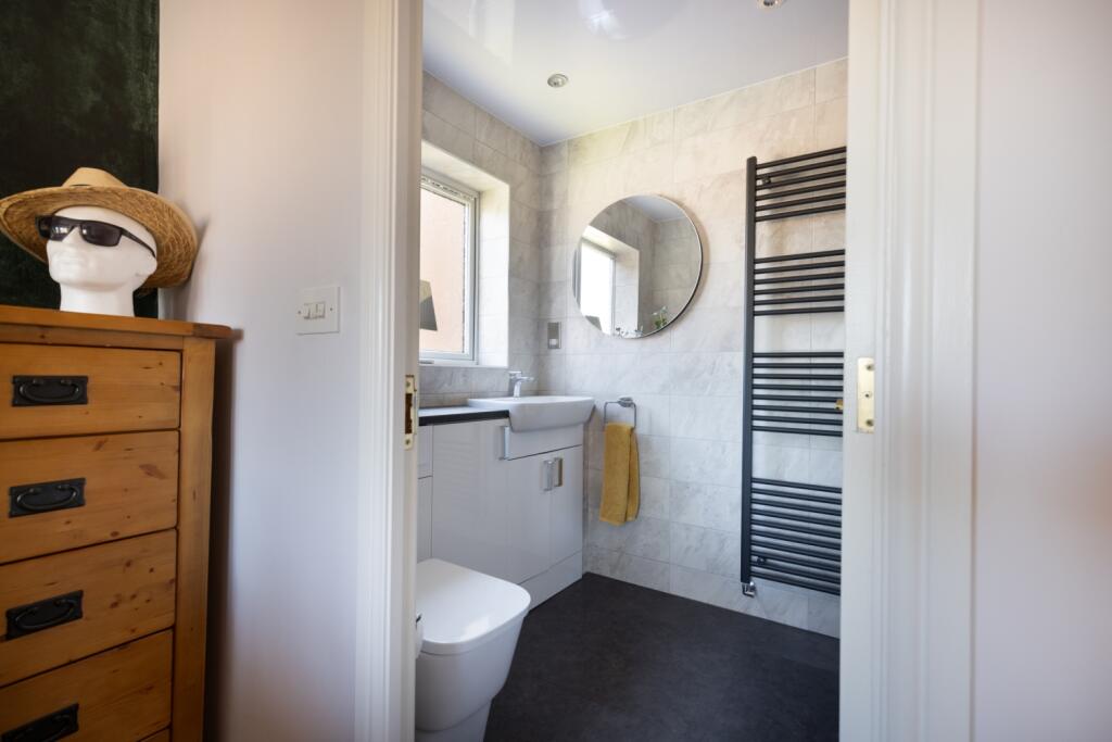 Into Ensuite From Principal Bedroom Ewemove Sales 