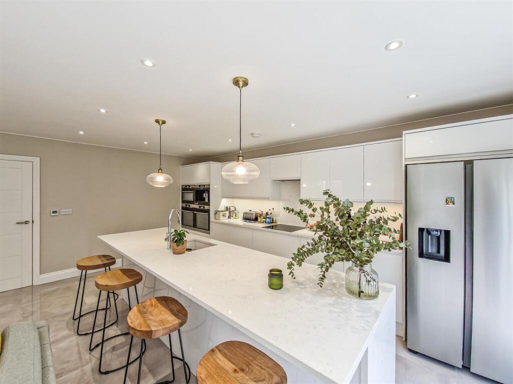 kitchen-breakfast area