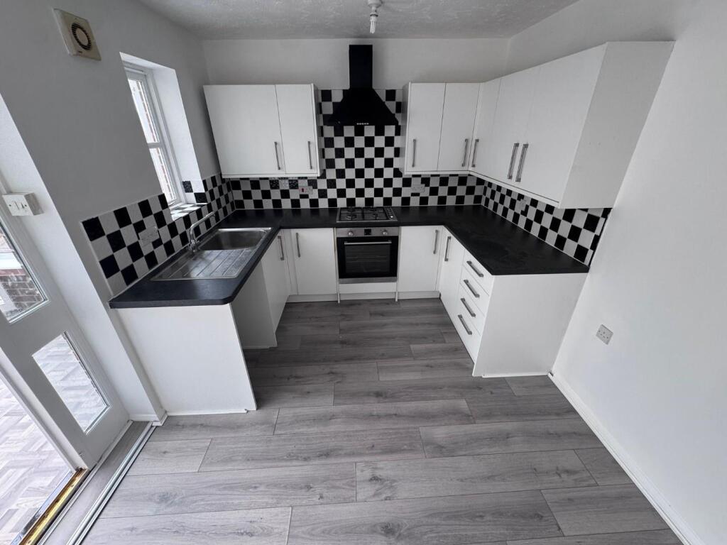 kitchen 2.jpg