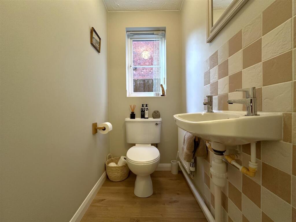 Ground Floor W.C 823